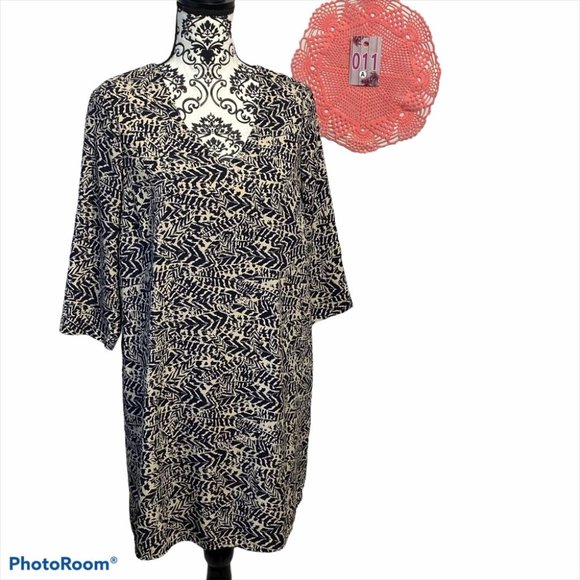 Sienna Sky Dresses & Skirts - Sienna Sky Leaf print Shift Dress 3/4 Sleeves